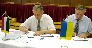 Magyar_ukr&aacute;n_meg&aacute;llapod&aacute;s_al&aacute;&iacute;r&aacute;sa.jpg
