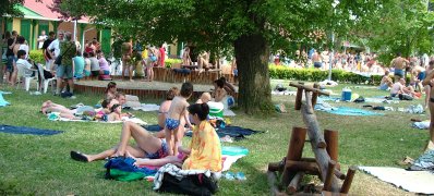 Amerre_a_szem_ell&aacute;t, minden hely elkelt.jpg