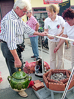 K&uuml;l&ouml;nleges_cser&eacute;p_bogr&aacute;csban k&eacute;sz&uuml;l a men&uuml;.jpg