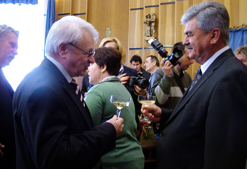 Gratulációk  pezsgővel.