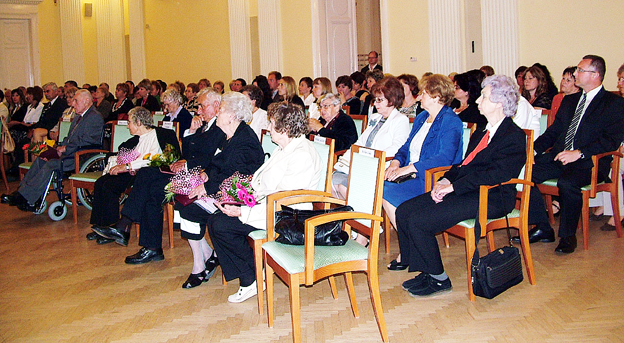 45 pedagógus részesült valamilyen elismerésben.