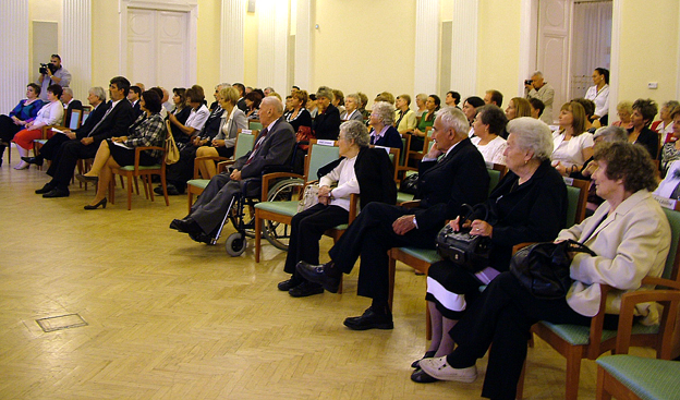 Ünneplők és ünnepeltek.