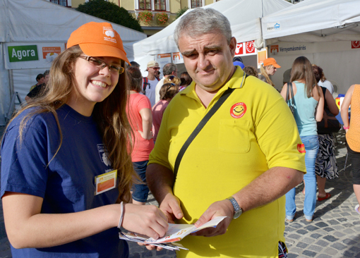 Fontos része a programnak a pontgyűjtés a helyi kórházért.