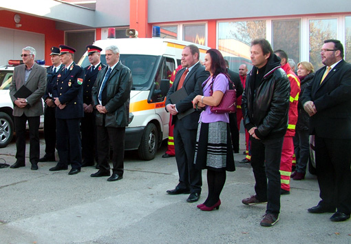 Az avató ünnepség résztvevőinek egy csoportja.