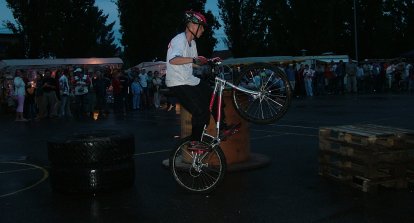 Kerékpáros_akrobatika.jpg