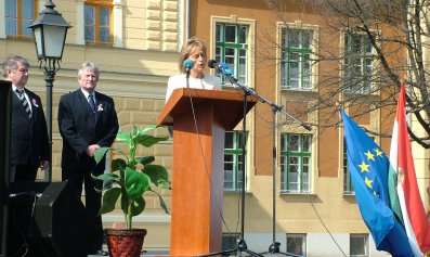 Dr D&aacute;vid Ibolya &ouml;r&uuml;lt, hogy Szentesen &uuml;nnepelhetett.jpg