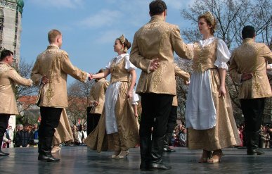 Polg&aacute;r Csaba tan&iacute;tv&aacute;nyai V&aacute;s&aacute;rhelyről palot&aacute;st t&aacute;ncolnak.jpg