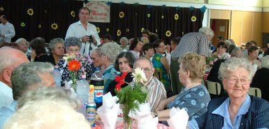 Idősek egy csoportja.jpg