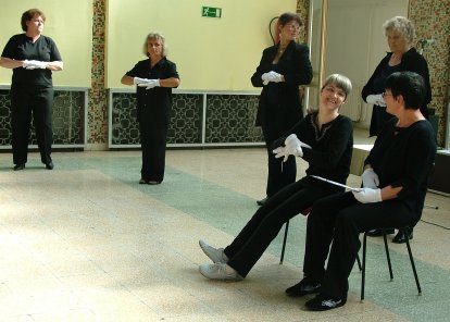 Jelenet a Munkás utcai Pszichiátriai gondozó műsorából.jpg