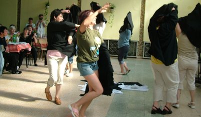 Jelmezből kibújva.jpg