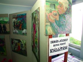 2002_Irhás_József_roma_festó_kiállítása.jpg