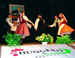 2006_Új_Gömör_Néptáncegyüttes_Rimaszombat_SK.jpg