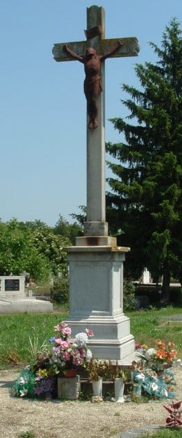 A_K&aacute;lv&aacute;ria_temetőben.jpg