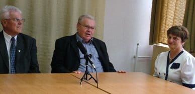 dr_Kovács_László__Csurka_István_és_dr_Petőné_a_gyűlést_megelőző_sajtótájékoztatón.jpg dr_Kovács_László__Csurka_István_és_dr_Petőné_a_gyűlést_megelőző_sajtótájékoztatón.jpg