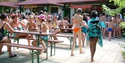 A_b&uuml;f&eacute;k_k&ouml;rny&eacute;ke_is_ben&eacute;pesedett.jpg