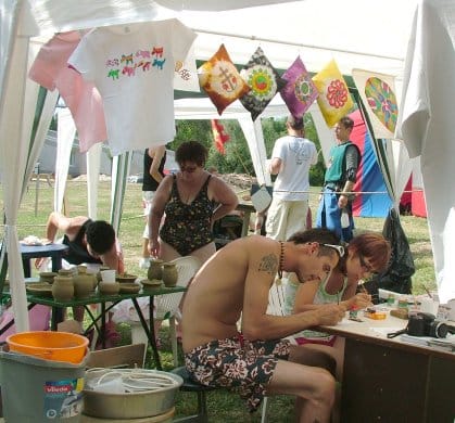 &Eacute;let_a_civil_s&aacute;tor_alatt_ki_mint_fest.jpg