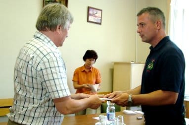A_tűzoltóverseny_résztvevőinek_jutalmazása.jpg A_tűzoltóverseny_résztvevőinek_jutalmazása.jpg