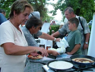 Kíváncsi_tekintetek_között.jpg Kíváncsi_tekintetek_között.jpg
