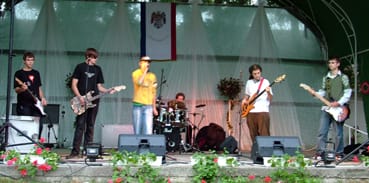 Fiatal_zenészek_érkeztek_Árpádhalomról.jpg Fiatal_zenészek_érkeztek_Árpádhalomról.jpg