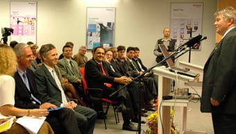 Szirbik_Imre_elmondja_mi&eacute;rt_fogadja_a_v&aacute;ros_tiszteletbeli_polg&aacute;r&aacute;v&aacute;_Gilles_Schnepp_urat.jpg