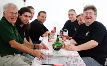 A_3+2_lazít Kovács úr társaságában.jpg A_3+2_lazít Kovács úr társaságában.jpg