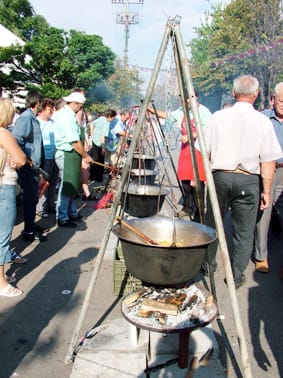 A_Kálától_az_Árpád_központig_sor_eleje.jpg A_Kálától_az_Árpád_központig_sor_eleje.jpg
