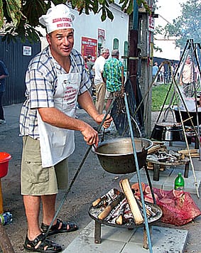 Aki_jobban_csókol_mint_főz, most_is_kedvelt_volt_a_hölgyek_körében.jpg Aki_jobban_csókol_mint_főz, most_is_kedvelt_volt_a_hölgyek_körében.jpg