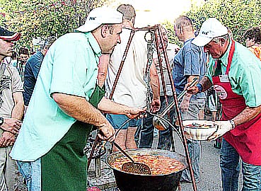 Akik_évről_évre_egy helyen_főznek.jpg Akik_évről_évre_egy helyen_főznek.jpg