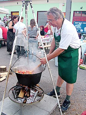 A bográcsnál Horváth István.jpg A bográcsnál Horváth István.jpg