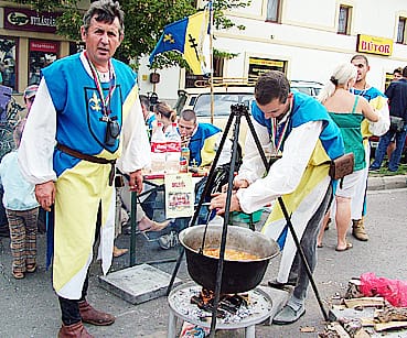 Kedvencem, a_martinkai_menyecske_fogó_lecsó.jpg Kedvencem, a_martinkai_menyecske_fogó_lecsó.jpg