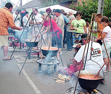 Mindenki_másként_csinálja.jpg Mindenki_másként_csinálja.jpg