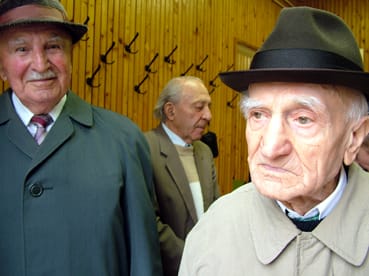 Vitéz_Forrás_János_és_Ambrus_József_a_legidősebb_huszárok.jpg Vitéz_Forrás_János_és_Ambrus_József_a_legidősebb_huszárok.jpg