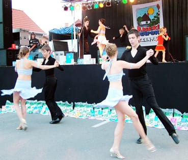 A_Swivel_táncklub_produkciójának_részlete.jpg A_Swivel_táncklub_produkciójának_részlete.jpg