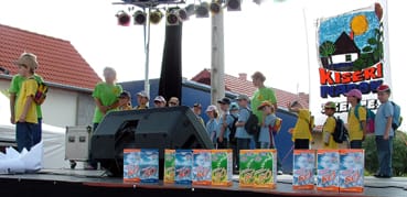 A_Szent_Anna_utcai_óvodások_zöld_műsorszáma.jpg A_Szent_Anna_utcai_óvodások_zöld_műsorszáma.jpg