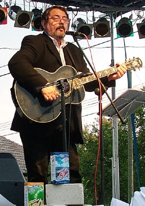A_színpadon_Dinnyés_József.jpg A_színpadon_Dinnyés_József.jpg