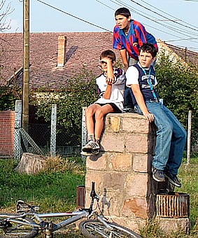 Ki_ki_hogy_jobban_lásson.jpg Ki_ki_hogy_jobban_lásson.jpg