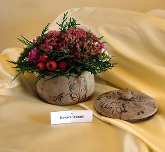 Kovács_Ivánné_különleges_fa_sótartója.jpg