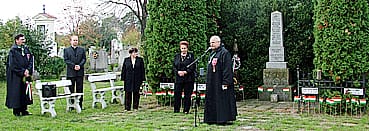 Lovag_Imre_Károly_beszéde_a_Huszár_emlékhelynél.jpg Lovag_Imre_Károly_beszéde_a_Huszár_emlékhelynél.jpg