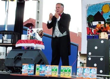 Molnár_Imre_bűvész_műsora.jpg Molnár_Imre_bűvész_műsora.jpg