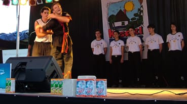 Wing_Tsun_Kung_fu_bemutató_Bágyi_János_oktató_vezetésével.jpg Wing_Tsun_Kung_fu_bemutató_Bágyi_János_oktató_vezetésével.jpg