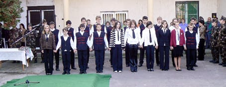 A-névadó-iskola-tanulóinak-műsora