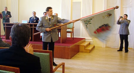 Kajtár-István-a-zászlóval