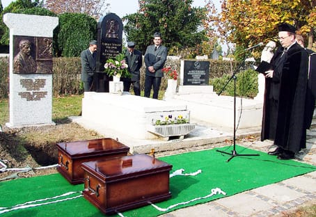 A-sírnál református búcsúztatás