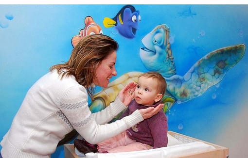 Míg a mama tanul szakképzett nevelők vigyáznak a picikre.