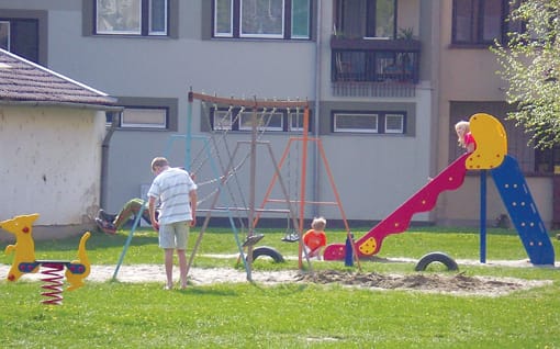 Játszótér újonnan felszerelt játékokkal