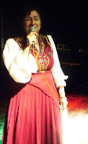 Madarász-Katalin-a-színpadon