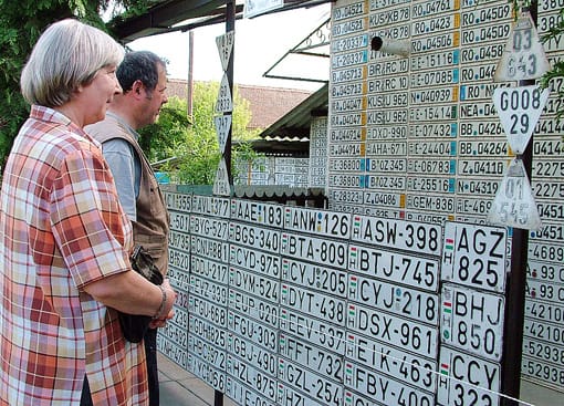 Rendszámvakolat a falakon