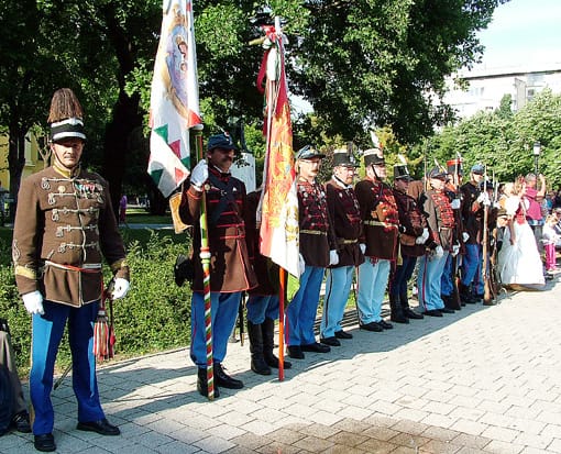 Magyar-huszár-és-katonai-hagyományőrzők