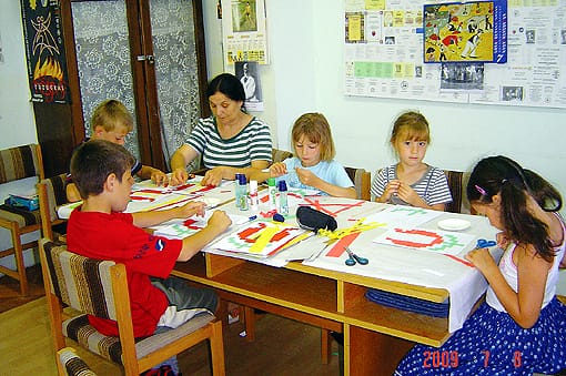 Kézműves-foglalkozások-a-táborban