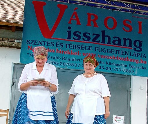 Törökné-Tündi-a-lepénysütő-verseny-győztese-és-Dömsödi-Teréz-ötletgazda